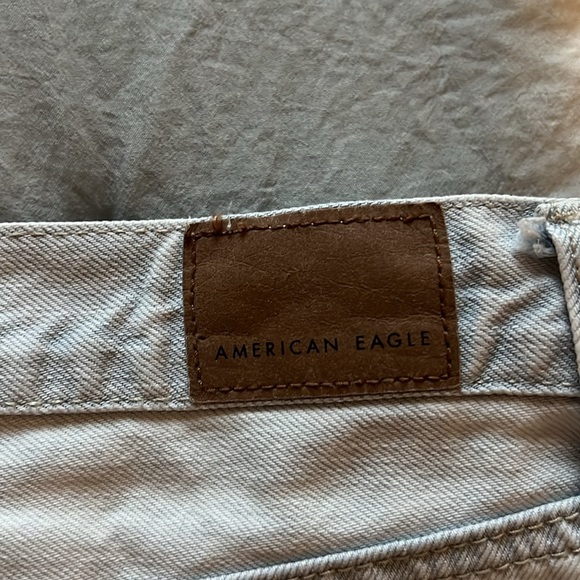 Women’s denim high waisted cut off shorts American eagle size 4 - Picture 3 of 4